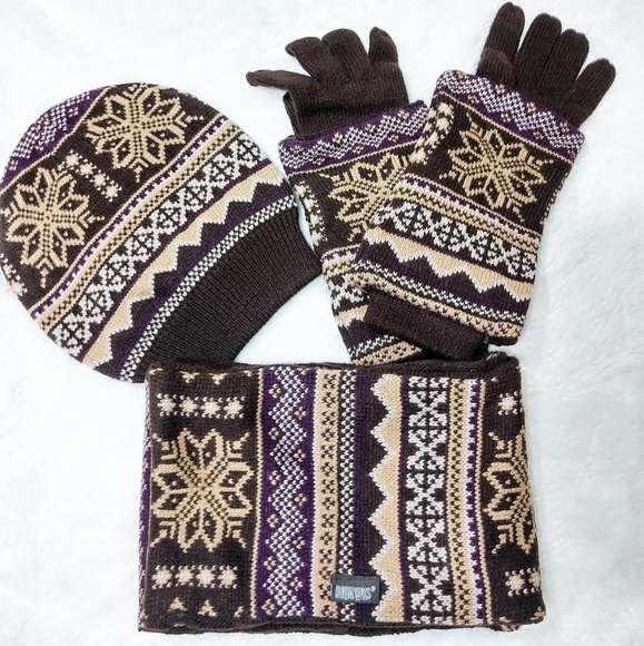 Muk Luks Accessories - Muk Luks Beanie, Gloves & Scarf Gift Set